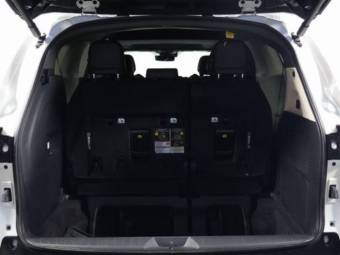 Used 2024 Toyota Sienna Platinum FWD image 15