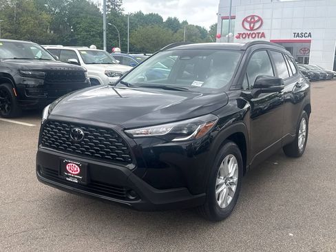 Used 2023 Toyota Corolla Cross LE w/ Moonroof Package AWD/4WD image 3
