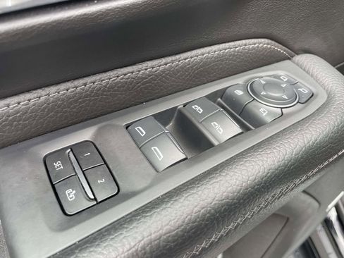 Used 2024 GMC Yukon XL Denali AWD/4WD image 15