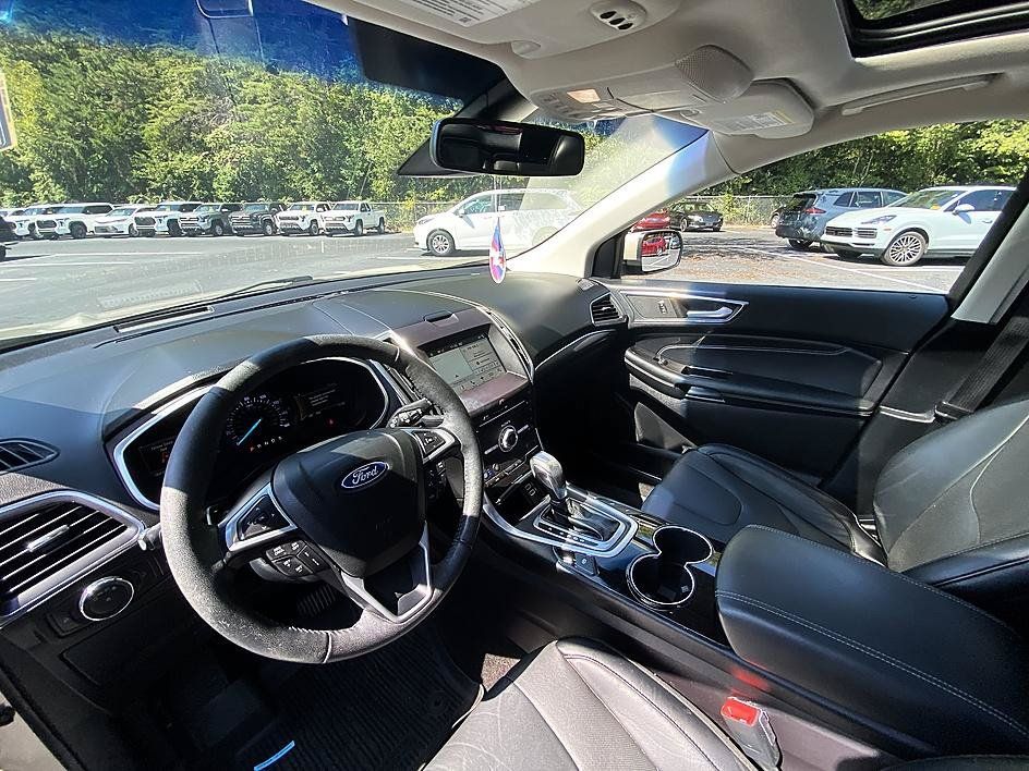 Used 2018 Ford Edge Titanium w/ Equipment Group 302A AWD/4WD image 9