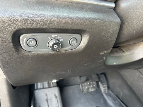 Used 2019 Chevrolet Traverse LT image 32