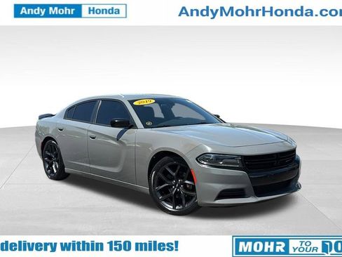 Used 2019 Dodge Charger SXT w/ Blacktop Package RWD image 1
