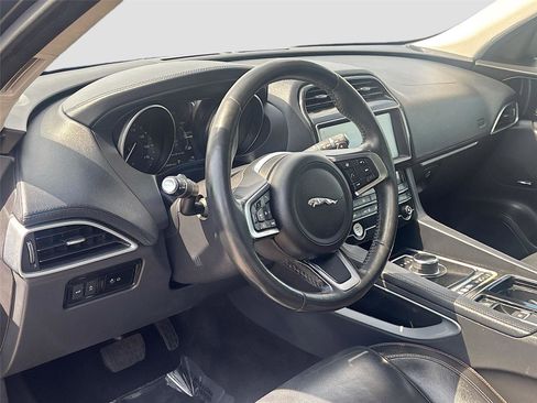 Used 2020 Jaguar F-PACE Prestige AWD/4WD image 9
