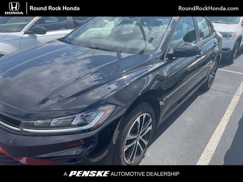 Used 2025 Volkswagen Jetta Sport FWD image 1