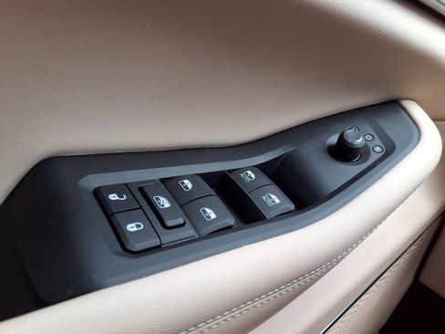 Used 2025 Jeep Grand Cherokee Limited w/ Black Appearance Package image 19