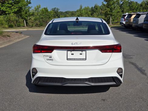 Used 2022 Kia Forte Sedan FWD image 6