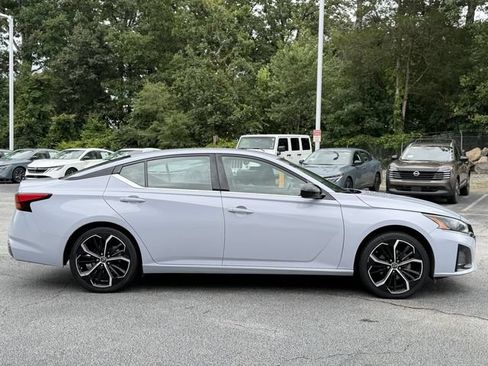 Used 2024 Nissan Altima 2.5 SR FWD image 8