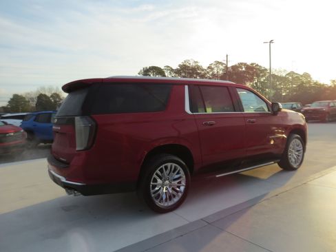 New 2026 Chevrolet Suburban Premier image 5