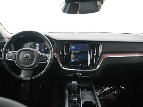Used 2022 Volvo S60 B5 Momentum w/ Premium Package AWD/4WD image 14