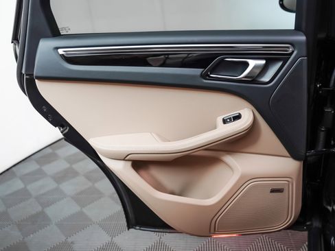 Certified 2025 Porsche Macan S image 26