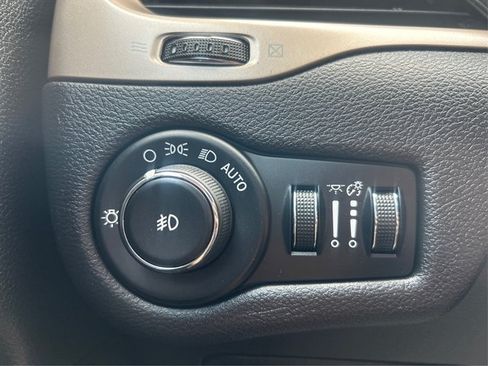 Used 2017 Jeep Cherokee Limited AWD/4WD image 27