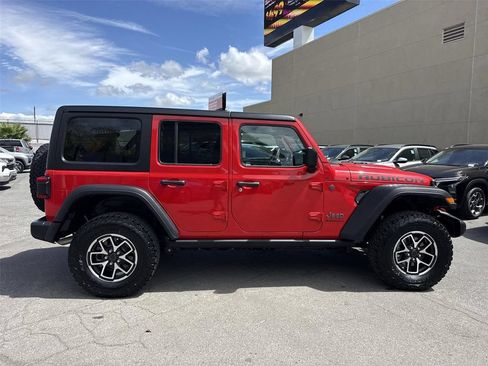 Used 2025 Jeep Wrangler Unlimited Rubicon AWD/4WD image 2