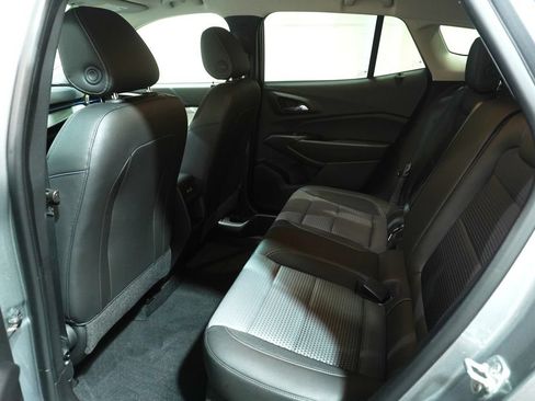 Used 2024 Chevrolet Trax LT w/ LT Convenience Package FWD image 15