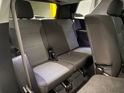 Used 2021 Chevrolet Traverse LS image 20