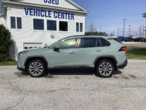Used 2020 Toyota RAV4 XLE Premium AWD/4WD image 3