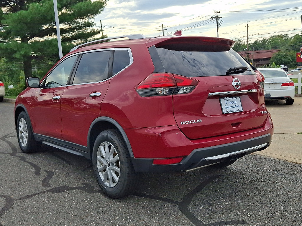 Used 2017 Nissan Rogue SV AWD/4WD image 4