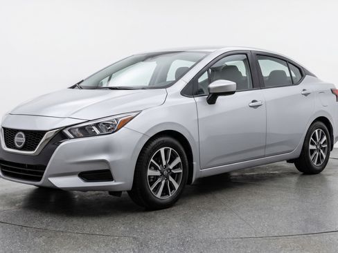Used 2025 Nissan Versa SV FWD image 3