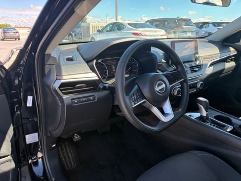 Used 2025 Nissan Altima 2.5 SV image 33