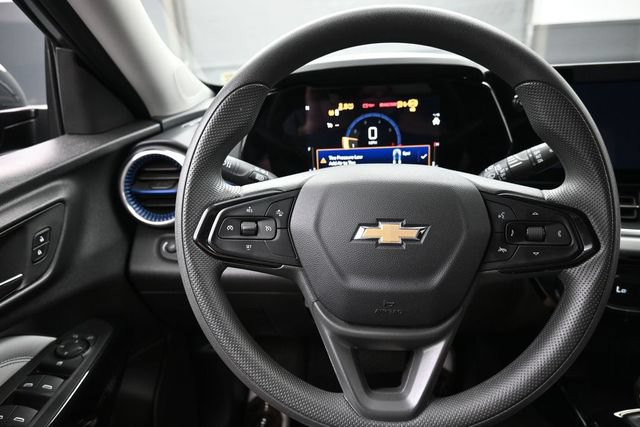 Used 2025 Chevrolet Trax LT FWD image 8