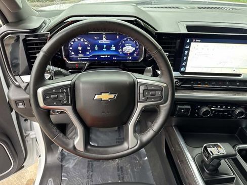 Used 2025 Chevrolet Silverado 1500 LTZ AWD/4WD image 26