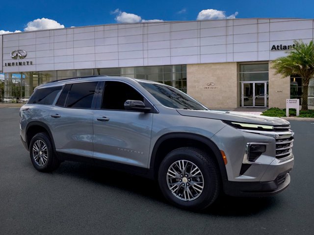 Used 2025 Chevrolet Traverse LT AWD/4WD image 2