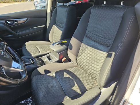 Used 2020 Nissan Rogue SV w/ Premium Package image 19