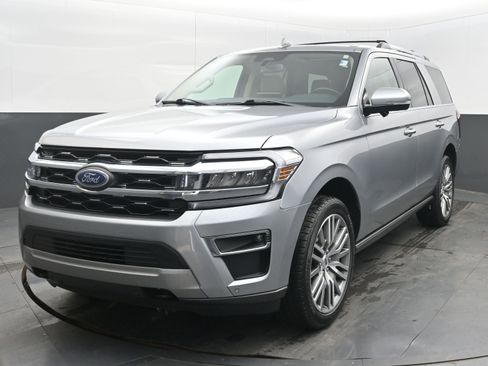 Used 2022 Ford Expedition Limited image 4