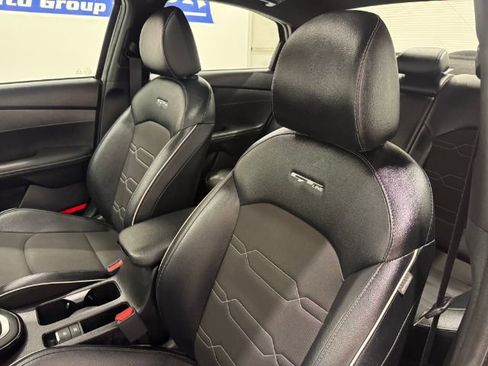 Used 2023 Kia Forte GT-Line w/ GT-Line Premium Package image 15