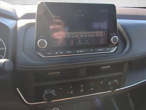 Used 2023 Nissan Rogue S image 12