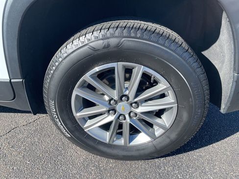 Used 2023 Chevrolet Traverse LT image 4