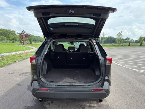 Used 2019 Toyota RAV4 XLE w/ Carpet Mat Package AWD/4WD image 10