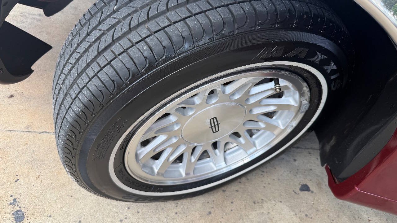 Used 1999 Lincoln Town Car Signature RWD image 28