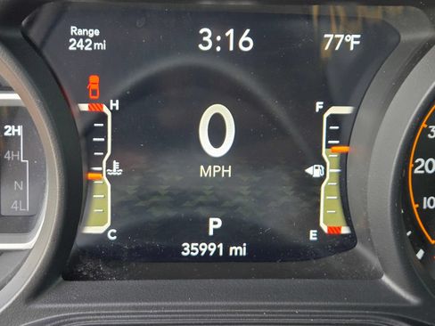 Used 2024 Jeep Gladiator Sport AWD/4WD image 14