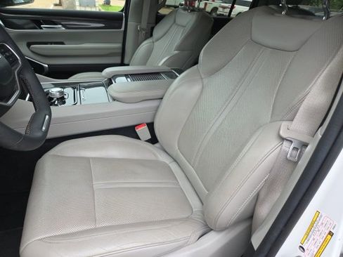 Used 2022 Jeep Wagoneer Series II w/ Flexible Seating Group image 7