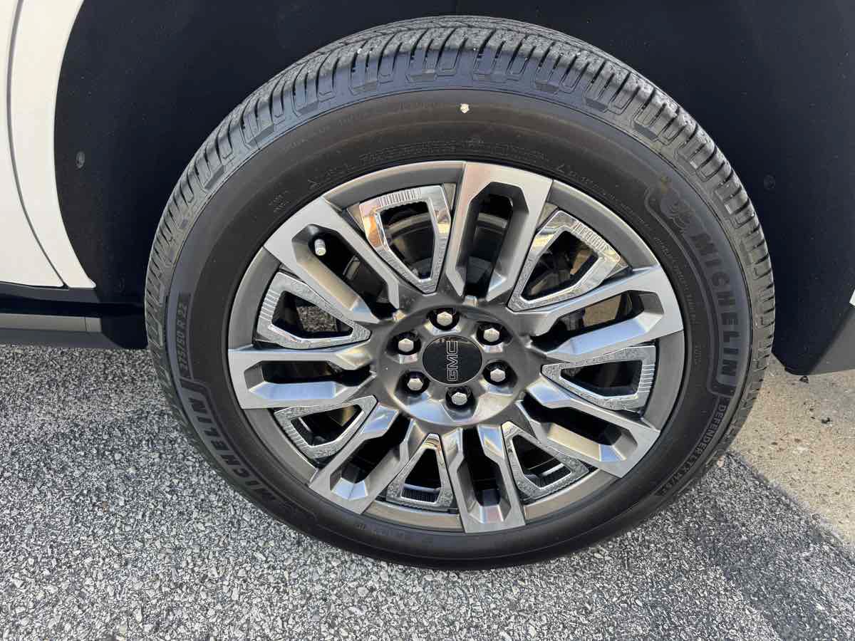 Used 2023 GMC Yukon Denali Ultimate AWD/4WD image 37