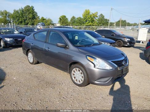 Used 2017 Nissan Versa SV FWD image 1