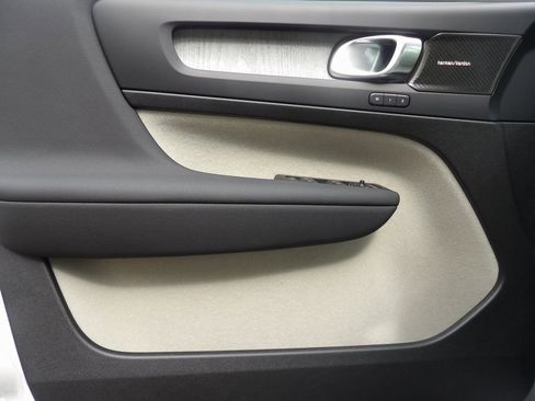 New 2026 Volvo XC40 B5 Plus w/ Protection Package Premier image 10