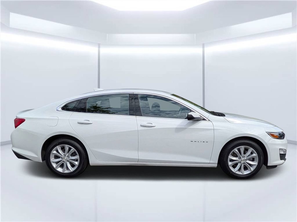 Used 2025 Chevrolet Malibu LT FWD image 2