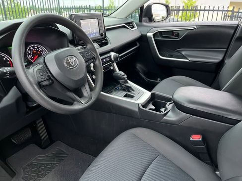 Used 2020 Toyota RAV4 LE AWD/4WD image 18