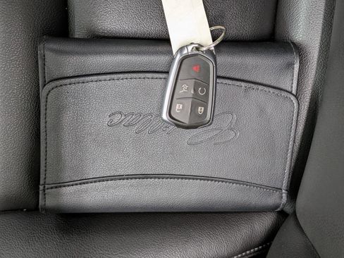 Used 2023 Cadillac XT6 Luxury image 14