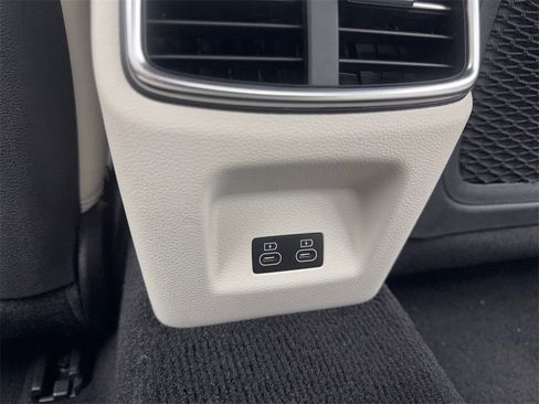 Used 2025 Genesis G70 2.5T image 74