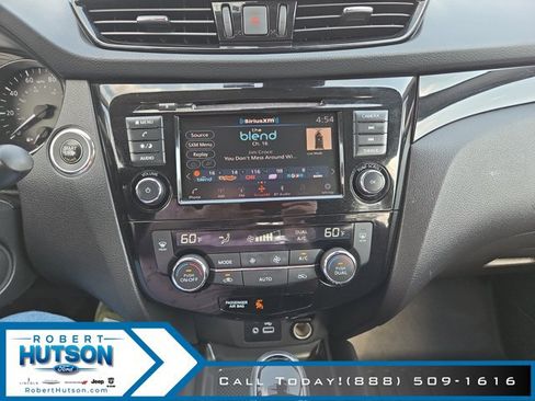 Used 2022 Nissan Rogue Sport SV FWD image 15