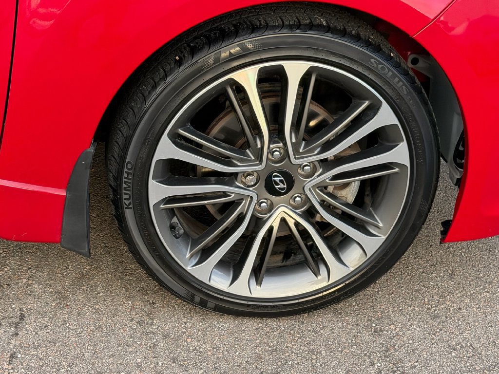 Used 2016 Hyundai Veloster Turbo FWD image 9