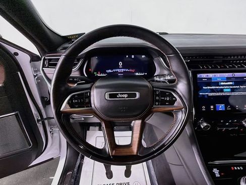 Used 2023 Jeep Grand Cherokee L Summit w/ Luxury Tech Group V AWD/4WD image 11