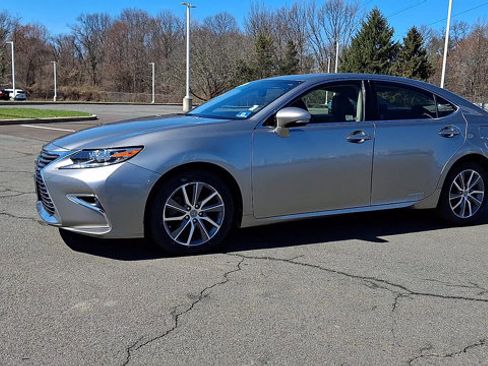 Used 2018 Lexus ES 300h image 5