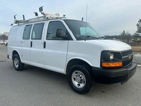 Used 2013 Chevrolet Express 2500 RWD image 2