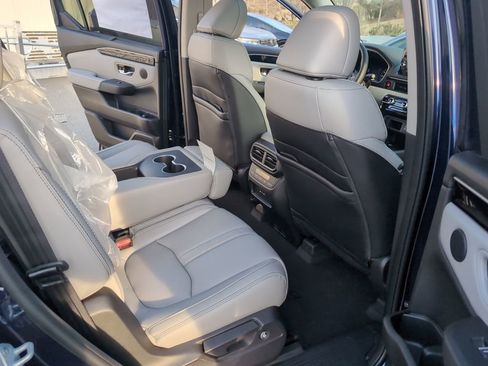 New 2025 Honda Pilot Touring image 14
