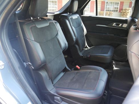 Certified 2025 Ford Explorer ST w/ Sun And Sound Package AWD/4WD image 34