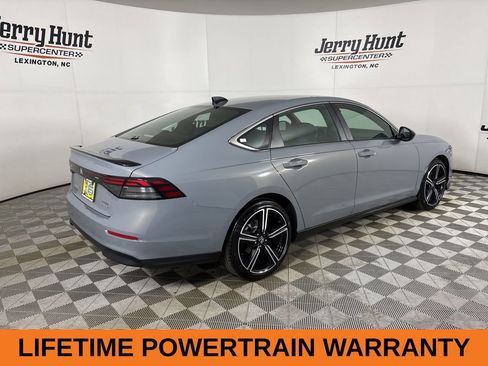 Used 2025 Honda Accord Sport image 5