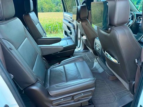 Used 2021 GMC Yukon XL Denali AWD/4WD image 12